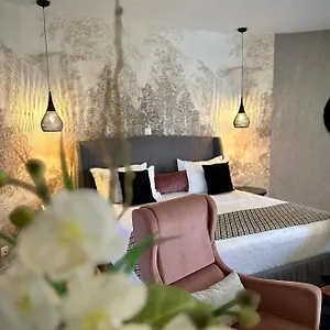  Couette-café The Palms Luxury Boutique